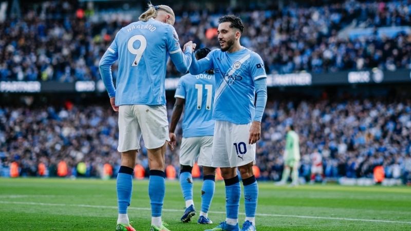 Haaland ghi bàn quyết định, Man City thắng Arsenal 2-1 đầy kịch tính.