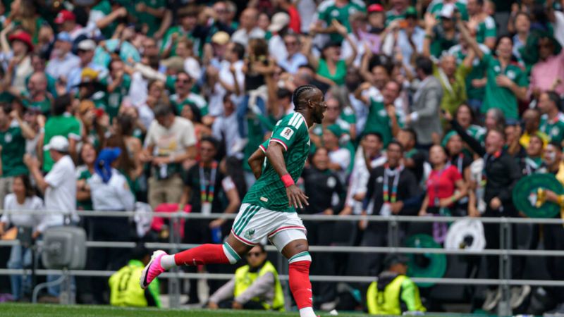 Quiñones ghi bàn mở tỷ số, Mexico ép sân và bỏ lỡ nhiều cơ hội trước Nam Phi.